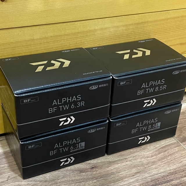 小さな三日月形のフープペア 2024/12/5 本日の入荷！！ | ハニースポット ブログ