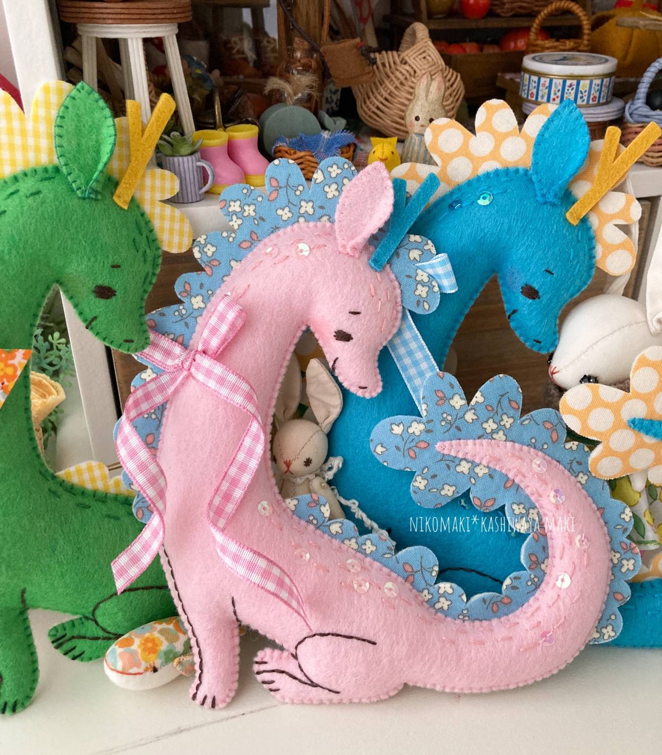 オーダー ピンクのドラゴンマスコット / a felt dragon ornament