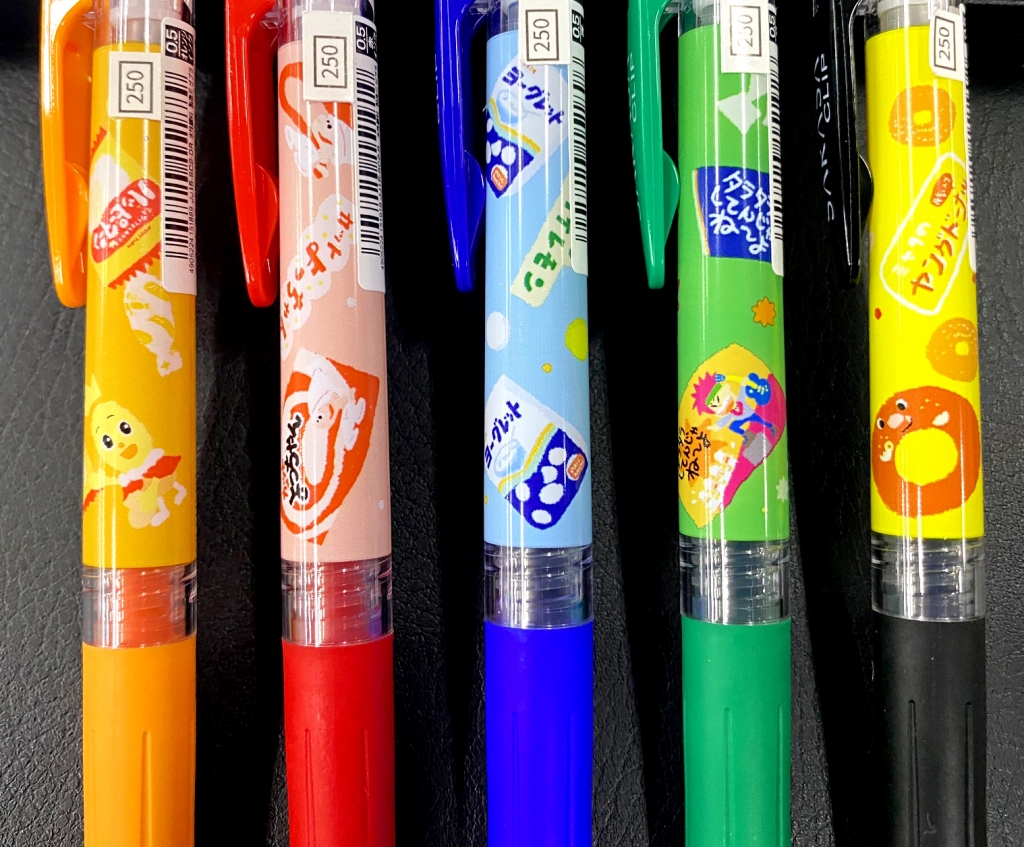 誰もが知っている！あのお菓子が文具に☆ by ゼブラ
