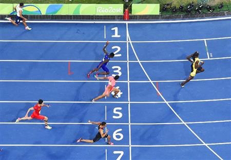 リオ五輪 陸上男子400mリレー初の 銀 と3位となったアメリカが失格