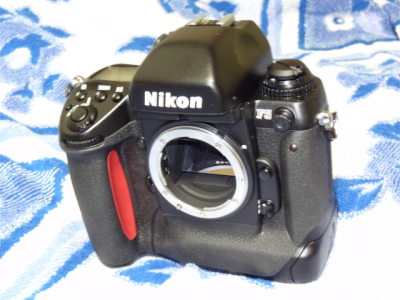 H44 NIKON F5 ボディ　ジャンク　電源入りません ジャンクカメラを修理してみた(1)。 | r-bear's雑記帳