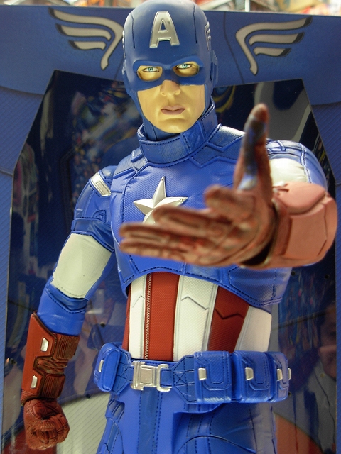 ネカの新作はエイリアン、そしてみんなのリーダー、キャプテンアメリカ