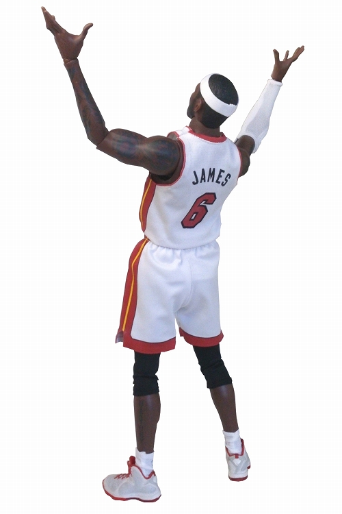 エンターベイのNBAコレクション新作として「キング」レブロン エンターベイのNBAコレクション新作として「キング」レブロン