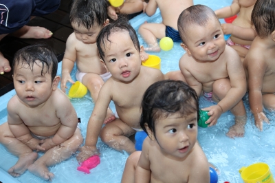 幼稚園女の子お風呂 