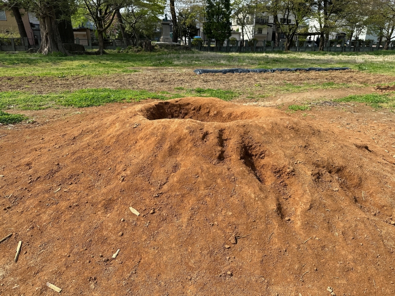 こどもがつくる土の居場所 / Earth House making by children | 自然素材といのちの場