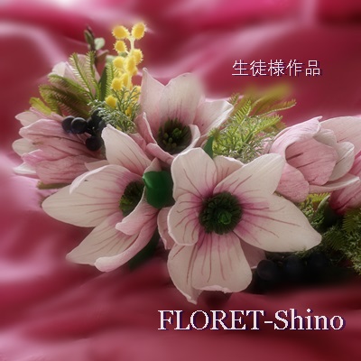 マグノリアのフラワーリース生徒様制作＠粘土で作るクレイフラワー