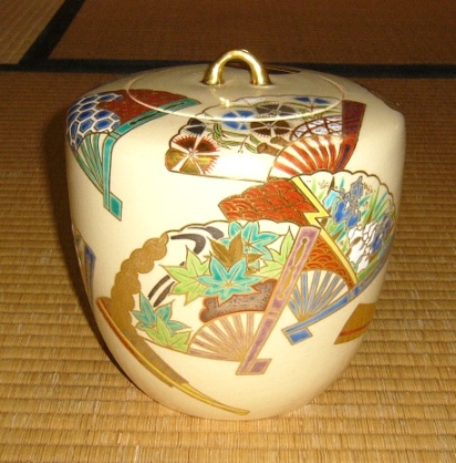 茶道具卍 琴浦窯 和田桐山造 釣窯天青釉平茶碗(紙箱)　水色 茶道具卍 琴浦窯 和田桐山造 釣窯天青釉平茶碗(紙箱) 水色