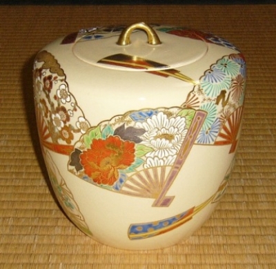 茶道具卍 琴浦窯 和田桐山造 釣窯天青釉平茶碗(紙箱)　水色 茶道具卍 琴浦窯 和田桐山造 釣窯天青釉平茶碗(紙箱) 水色