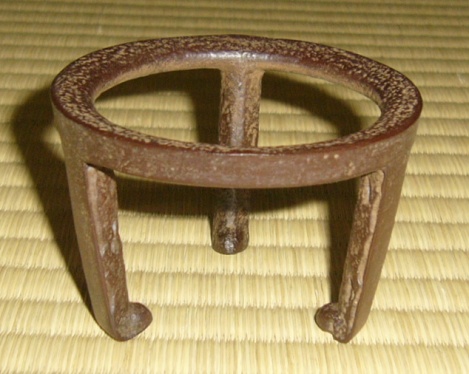 角谷興斎(与斎)作 小瓜 五徳 共箱 茶道具 角谷与斎 五徳蓋置 | 茶道具 小西康のぶろぐ