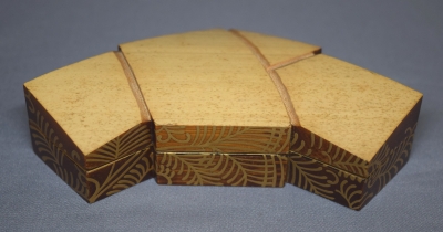 茶道具名品　期間限定特価　粒菊蒔絵　竹香合（千家十職　黒田正玄） 茶道具名品 期間限定特価 粒菊蒔絵 竹香合（千家十職 黒田正玄）