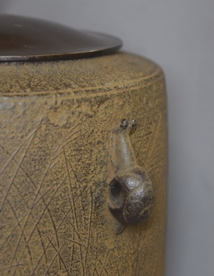 南部鉄器　御釜師　鈴木盛久作　波紋花器　重さ約1015g　共箱　M　R9373 南部鉄器 御釜師 鈴木盛久作 波紋花器 重さ約1015g 共箱 M R9373