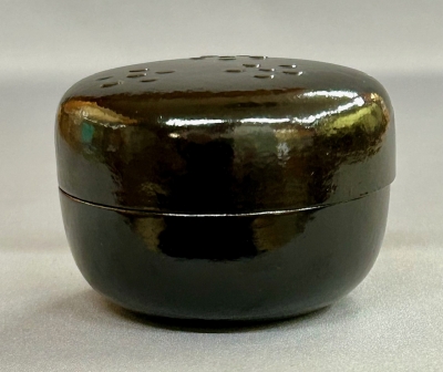 駒沢春斎 覚々斎好 梅紋香合 吸江斎 | 茶道具 小西康のぶろぐ