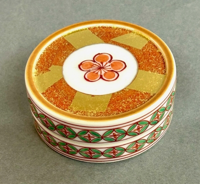 五代三浦竹泉 金彩花紋香合 | 茶道具 小西康のぶろぐ