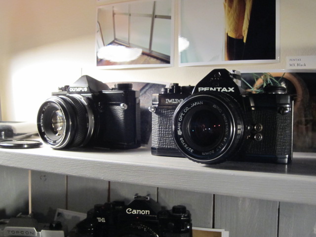 OLYMPUS OM-1 と PENTAX MX | イエネコカメラのニュース
