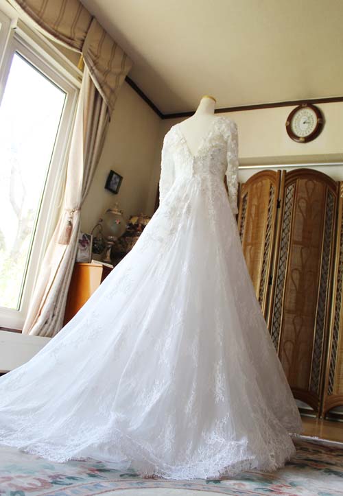 海外ウェディングと国内結婚式パーティー！二度着用するウェディング 