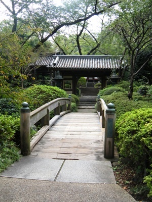  _硦Ƽ϶Gate of TempleBronze Lantern