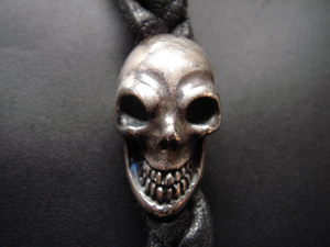 ガボールのブルドック＆スカルレザーブレスレット | ガボールからの伝言