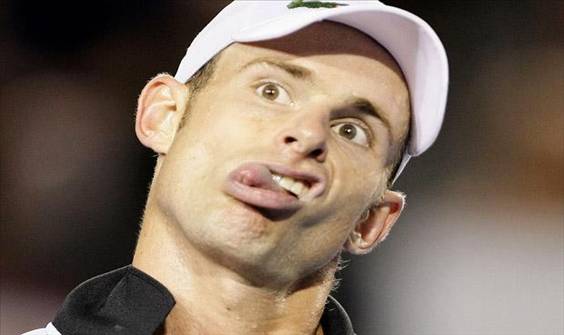 andy_roddick_pulls_a_face_at_the_umpire_in_his_sem.jpg