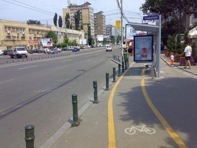 wacky_bike_lanes_in_bulgaria_640_04.jpg