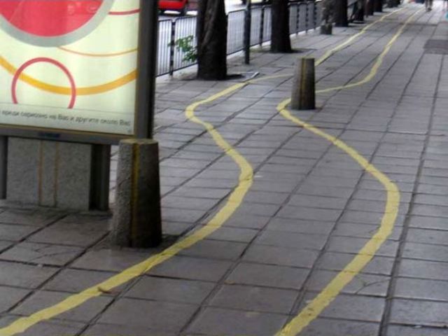 wacky_bike_lanes_in_bulgaria_640_12.jpg