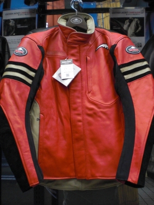 クロノスジャケット レッド入荷♪ :KUSHITANI 宇都宮店