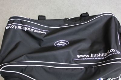 ファッション人気ブランドランキング レーシングキャリーバッグ登場！ ：KUSHITANI 宇都宮店 バッグ