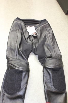 KTM Powerwear レザーパンツ ミニサーキットの膝擦りに最適 KTM Powerwear レザーパンツ ミニサーキットの膝擦りに最適