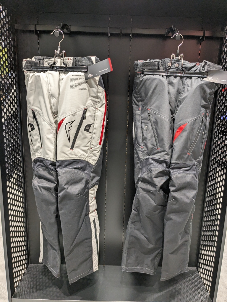 レディース商品入荷】アドベンチャーウェアの上下、入荷！：KUSHITANI
