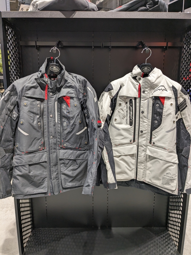 レディース商品入荷】アドベンチャーウェアの上下、入荷！：KUSHITANI