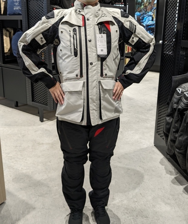 レディース商品入荷】アドベンチャーウェアの上下、入荷！：KUSHITANI