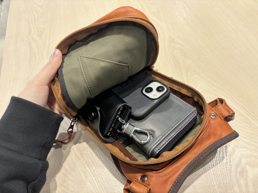 商品紹介】2ウェイレッグバッグのご紹介:KUSHITANI大阪店 商品紹介】2ウェイレッグバッグのご紹介:KUSHITANI大阪店