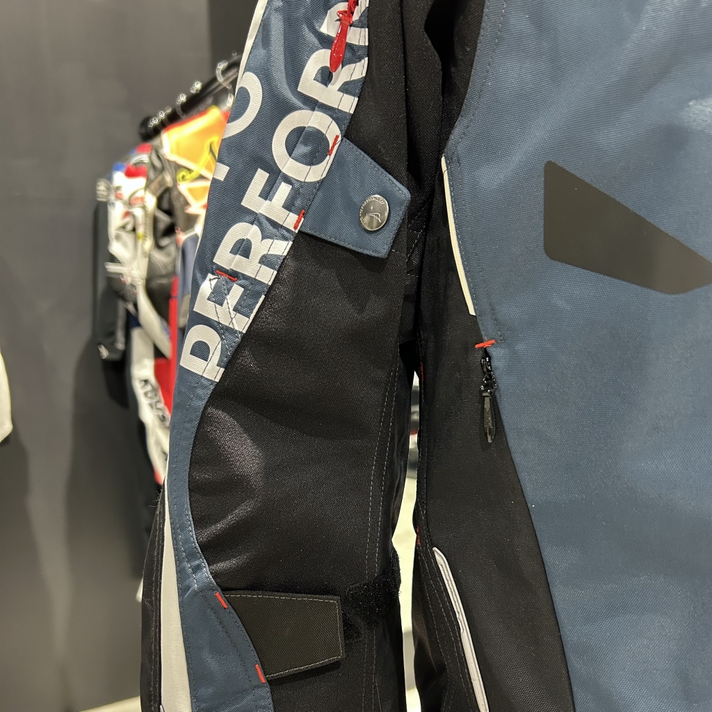 入荷速報】K-2435 コンテンドジャケット：KUSHITANI 大阪店