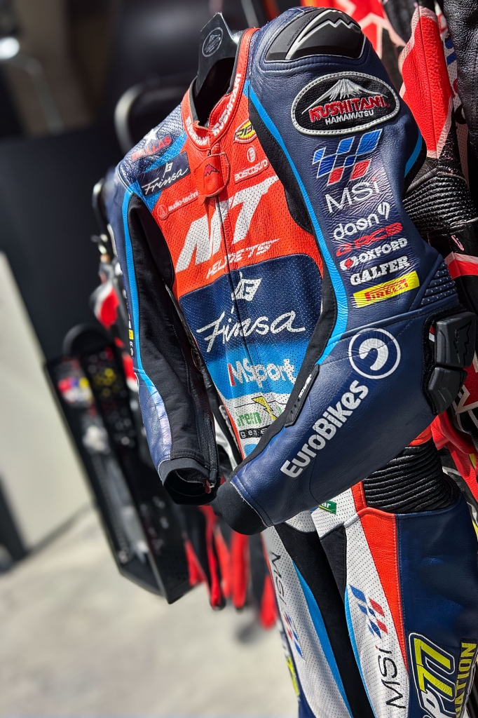 期間限定展示中】小椋藍選手のMoto2チャンピオンスーツ！〈23日