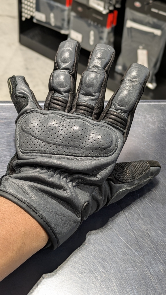 入荷速報】K-5375 レイヴングローブ 一新されていますっ