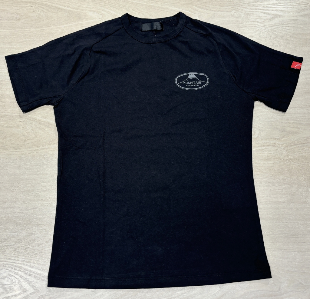 限定品】パフォーマンスストア限定フローTシャツ！：KUSHITANI
