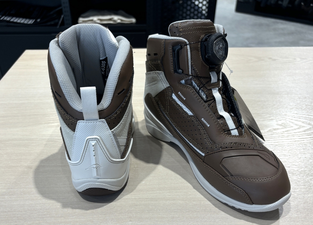 入荷速報】K-6305 フローシューズが入荷いたしました