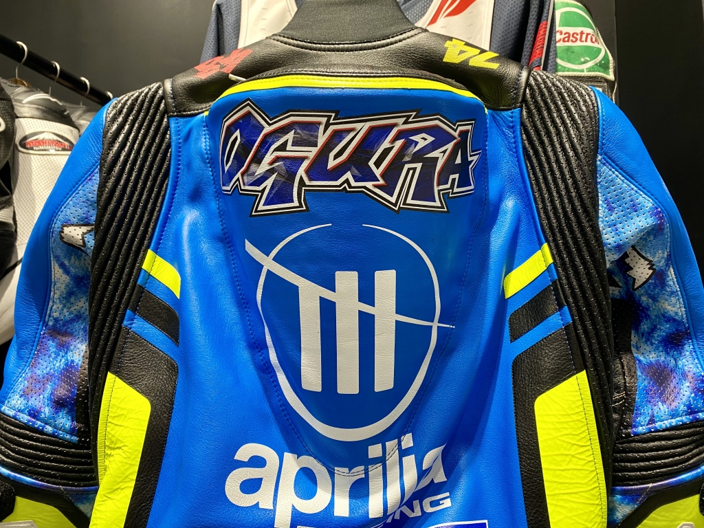 MotoGP】小椋藍選手使用スーツ期間限定公開中：KUSHITANI 大阪店