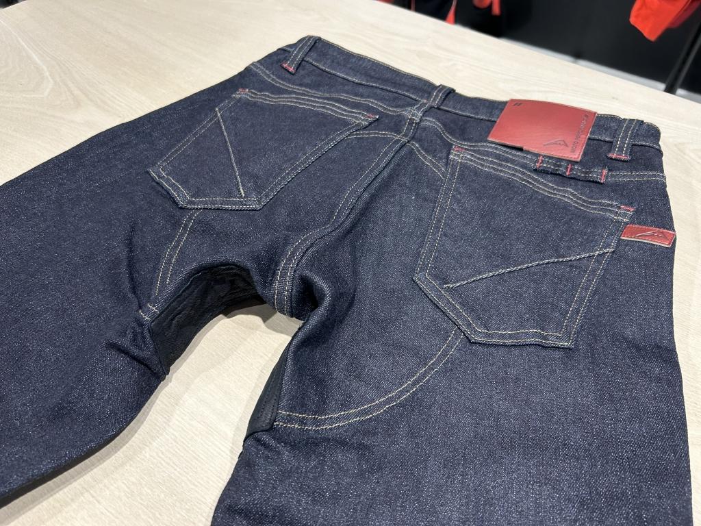 入荷情報】K-1366 エクスパンドコーデュラデニム〈大人気パンツ
