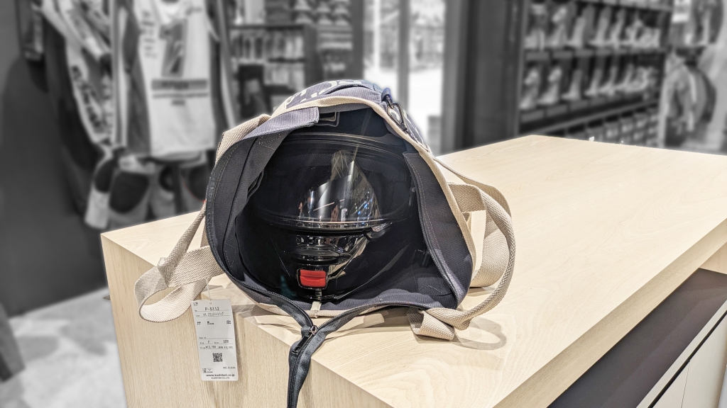 入荷速報】P-5112 AK 2WAYトートバッグ！ ヘルメットが入ります