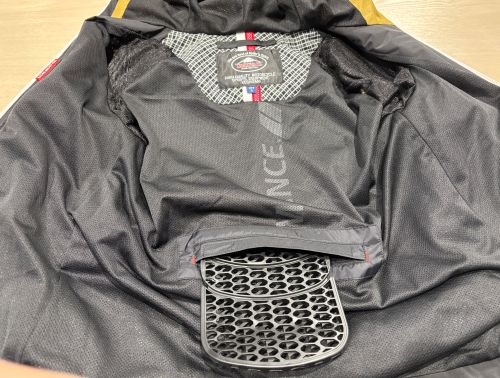 K-4639 エアーCEプロテクターの入れ方講座！：KUSHITANI 大阪店