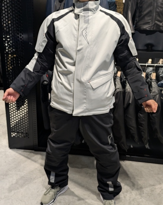 商品紹介】自走組のみなさま！アドバンスレインスーツが良さそう