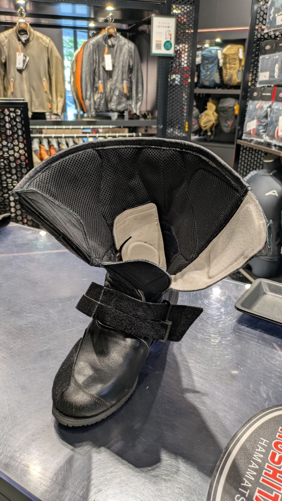商品紹介】K-4539 GPWブーツ【黒装備、第一弾】：KUSHITANI 大阪店