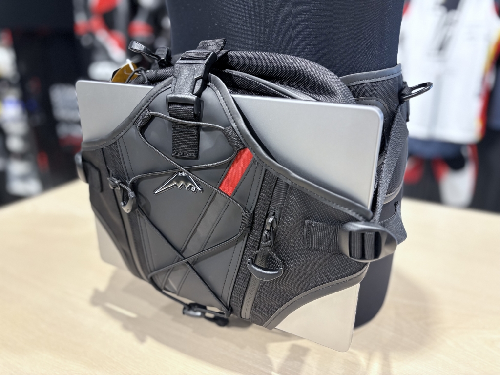 クシタニ ヒップバッグブラック K-3601 Amazon.co.jp: KUSHITANI クシタニ K-3601 ヒップバッグ 5.2L ブラック