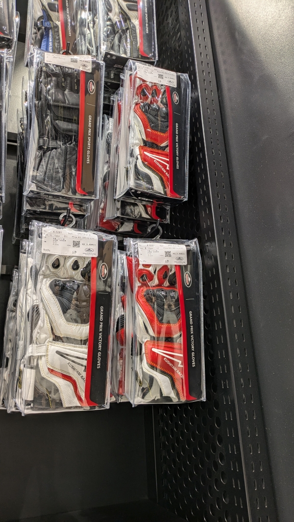 入荷速報】K-5381 GPVグローブ2 の 赤！：KUSHITANI 大阪店