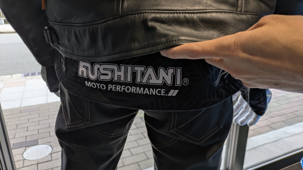 レザージャケットと中間着！冬のトルソーにて：KUSHITANI 大阪店