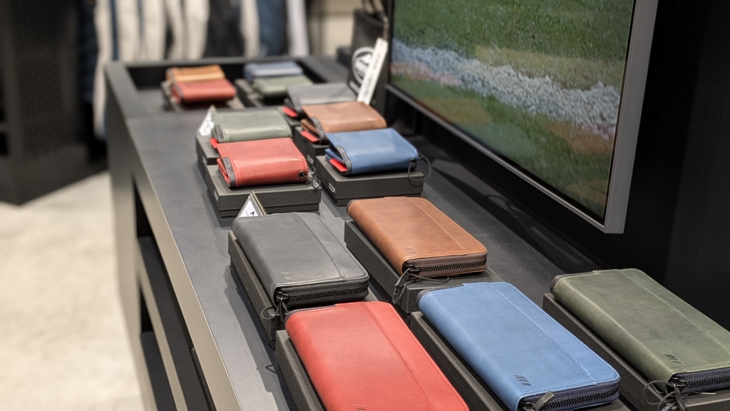 商品紹介】クリスマスプレゼントにクシタニ製品をっ！：KUSHITANI 大阪