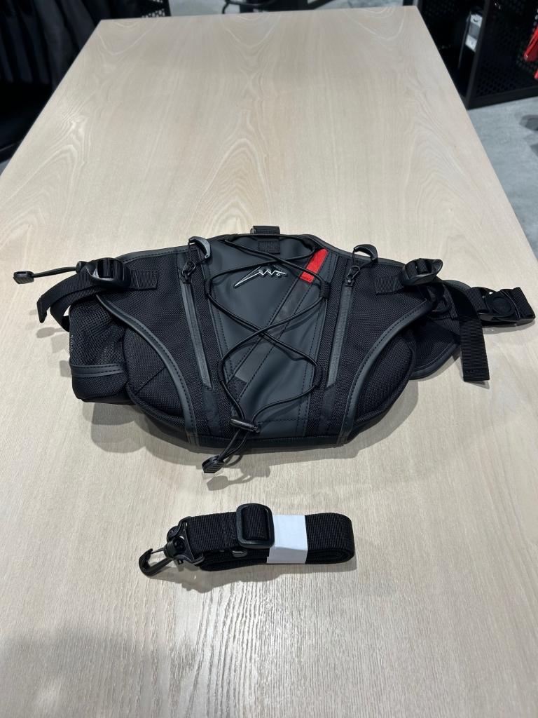 入荷速報！】K-3601 ヒップバッグ入荷しました！：KUSHITANI 大阪店