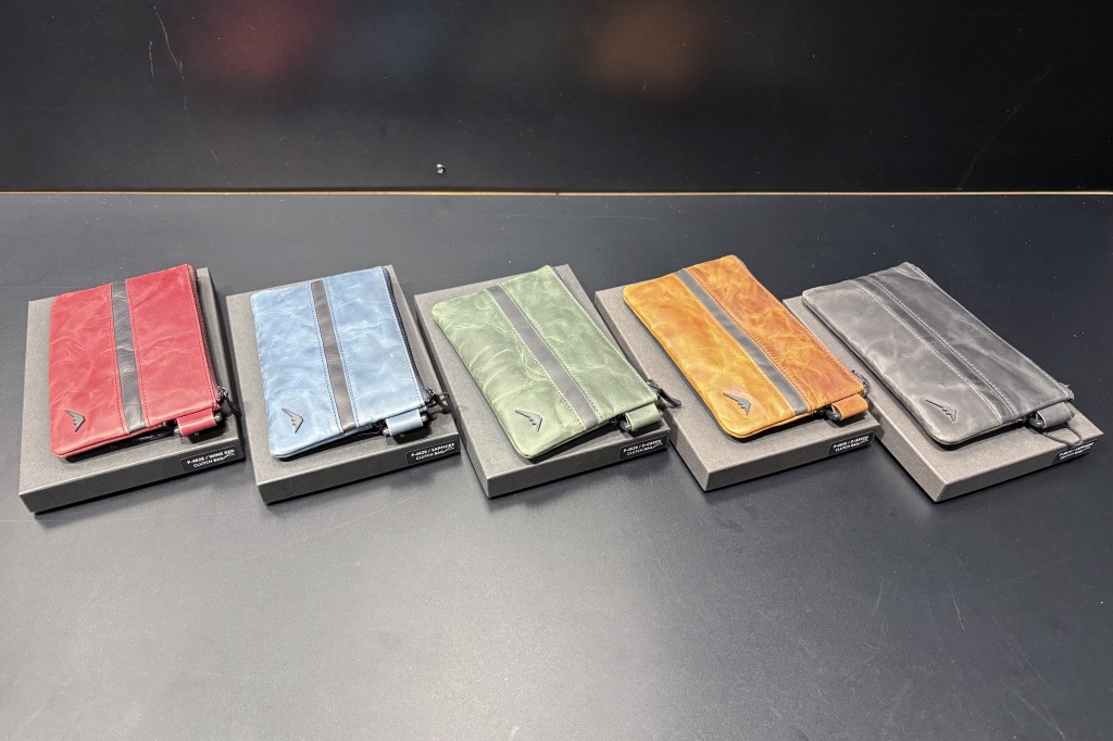 yoshiさん専用【美品】【保証書付き】Flow fuse ビンディング 商品紹介】車検証の保管に役立つアイテム！〈P-4626, P-5080