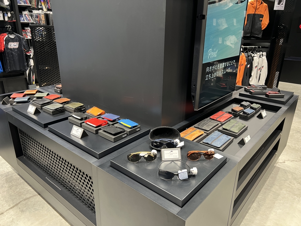 商品紹介】P-4479 革小物にこんな商品も！：KUSHITANI 大阪店
