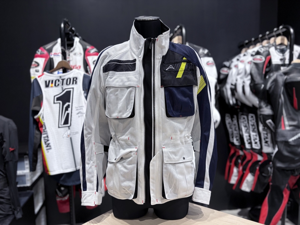 【極美品】SHIPS TEXBRIDメッシュジャケットXL グレー 洗える 春夏 極美品】SHIPS TEXBRIDメッシュジャケットXL グレー 洗える 春夏